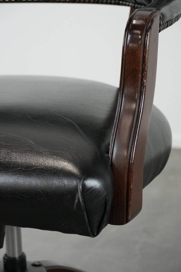 Adjustable black timeless Chesterfield office chair made of cow leather