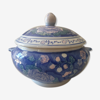 Chinese porcelain soup bowl