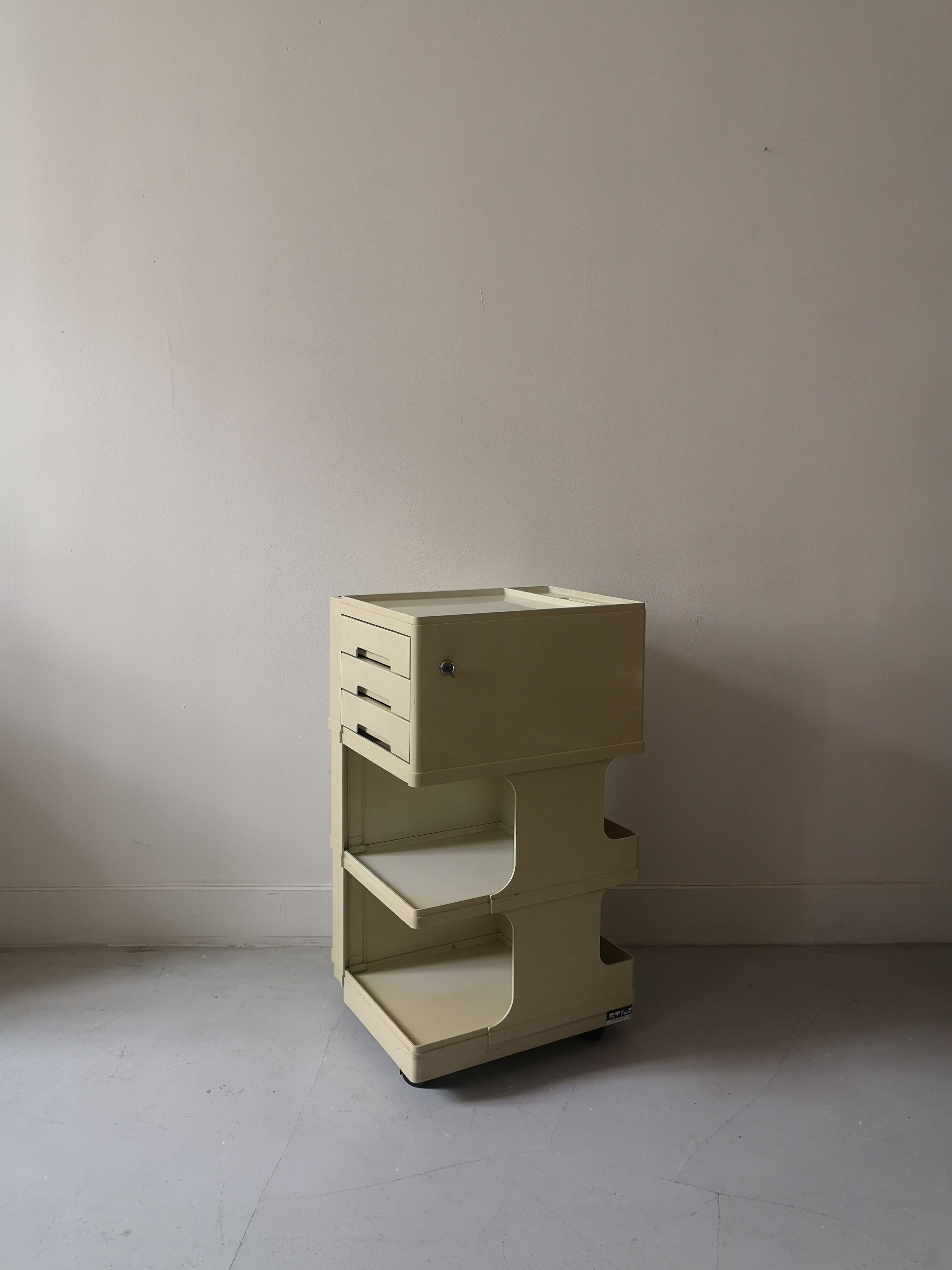 Multirangement service in abs Stile, italy 1970