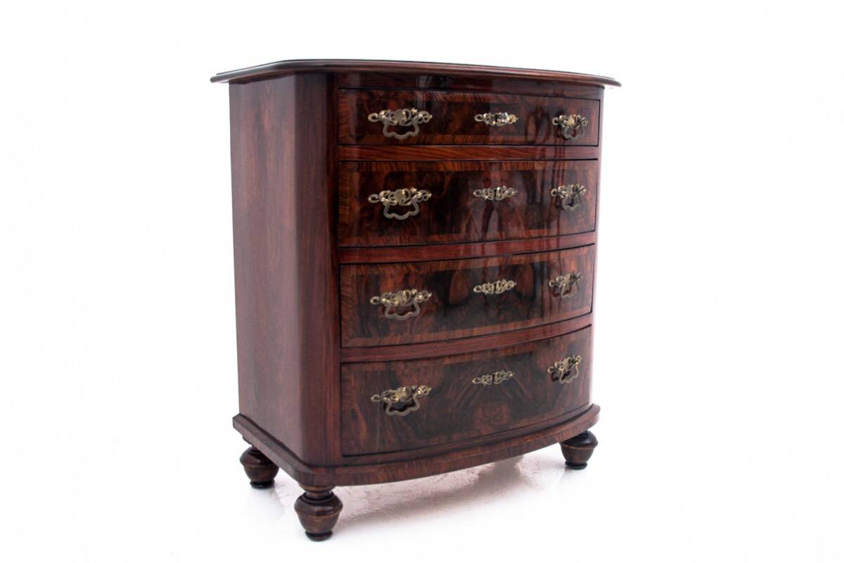 Walnut chest of drawers, Northern Europe, circa 1890. After renovation.