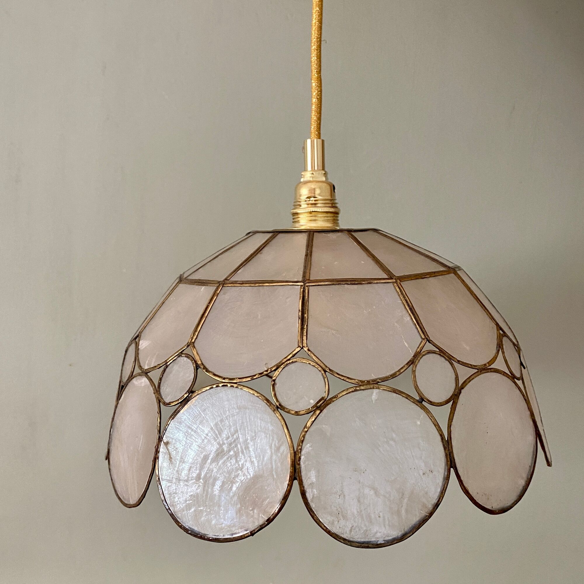 Suspension abat-jour vintage en nacre et laiton