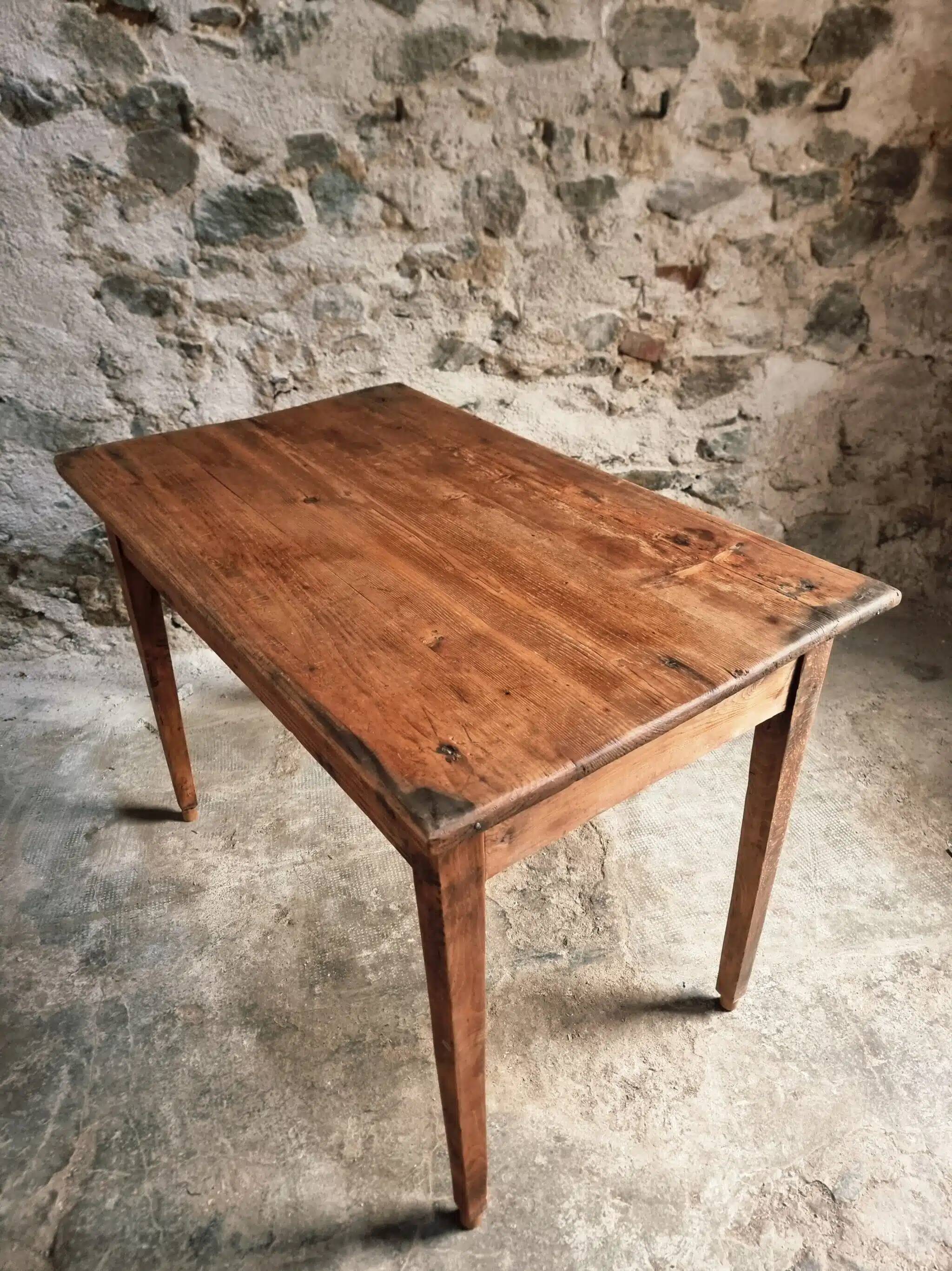 Table de ferme rustique en pin et cerisier, 1 tiroir, années 1930