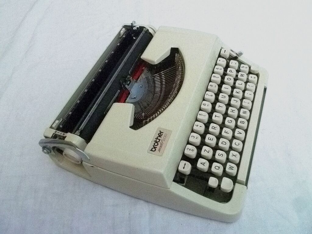 Typewriter Brother model 200
