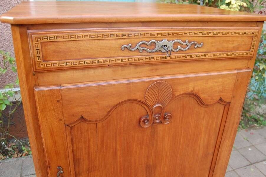 Buffet Louis XV en merisier du 19e siècle