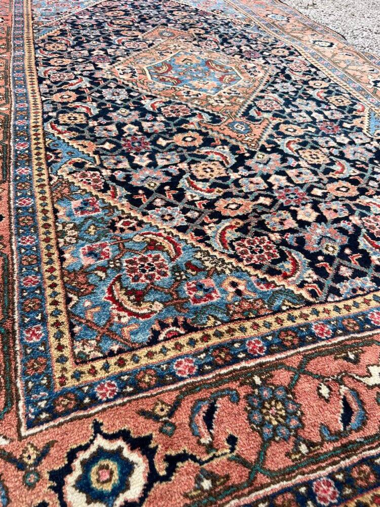 Grand tapis persan ancien
