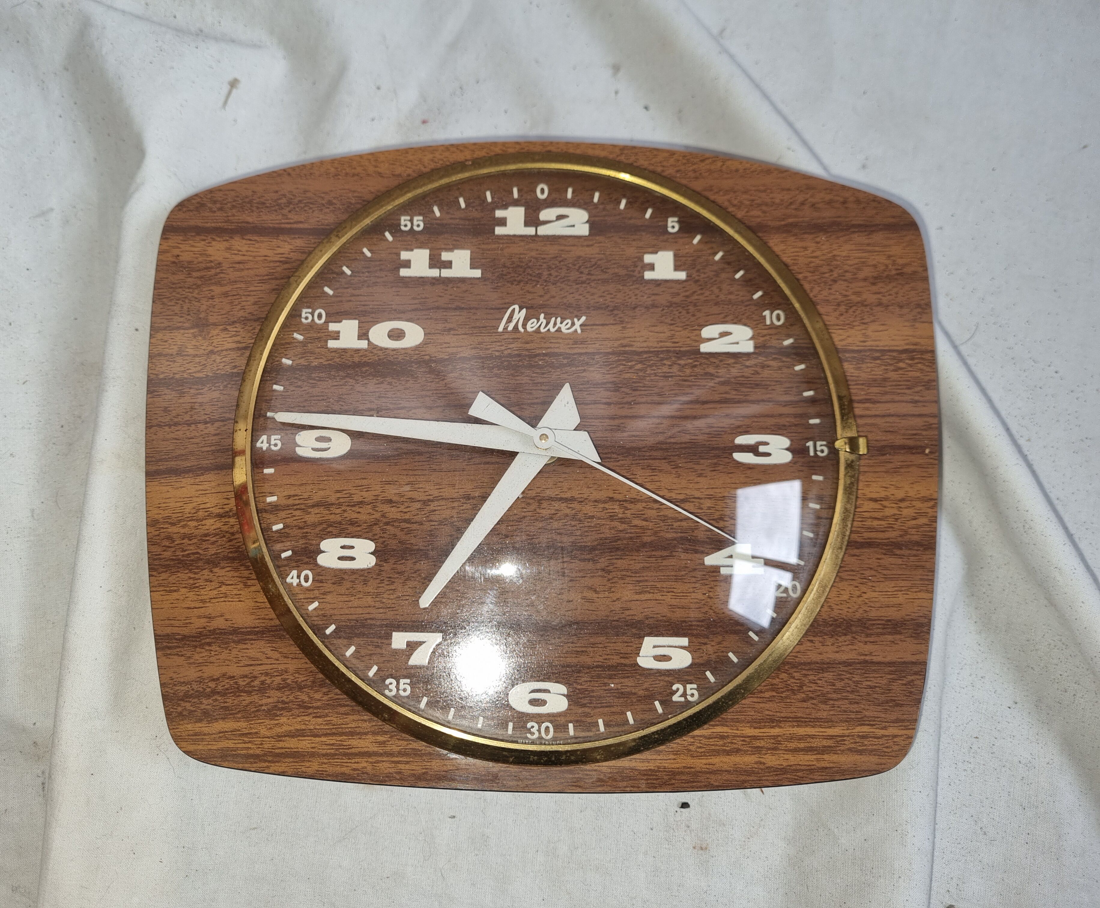 Pendulum formica Morvex, 1970