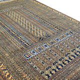 Authentic 1950 Persian rug with fine 135cm x 96cm motifs