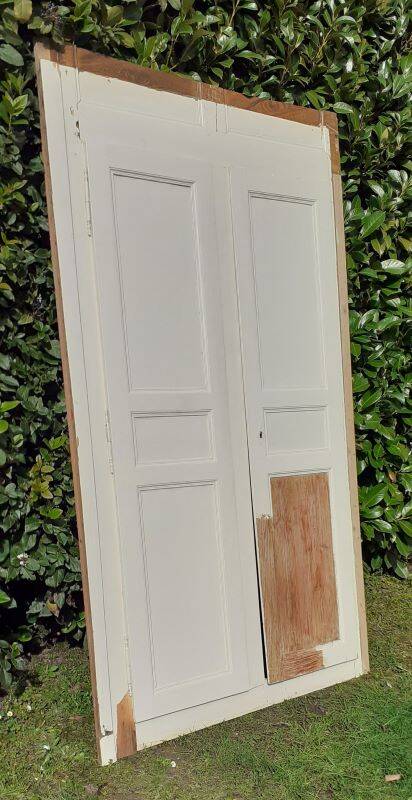 Pair of 19th-century cupboard doors and frame, woodwork