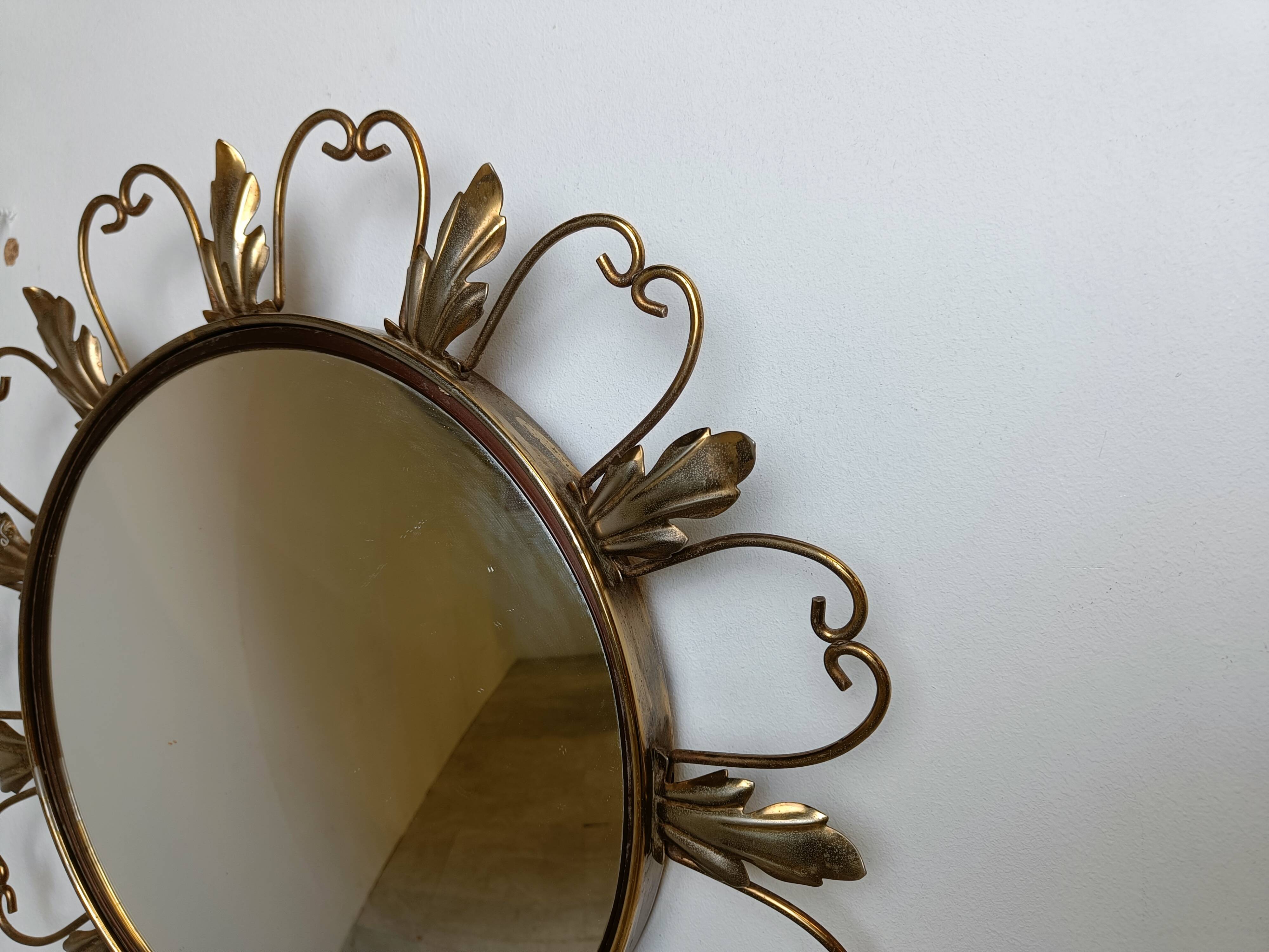 Miroir vintage en laiton à motif soleil des années 1960