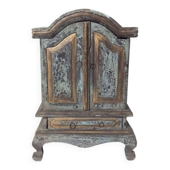 Master's furniture – constable's hat cabinet in gustavian style