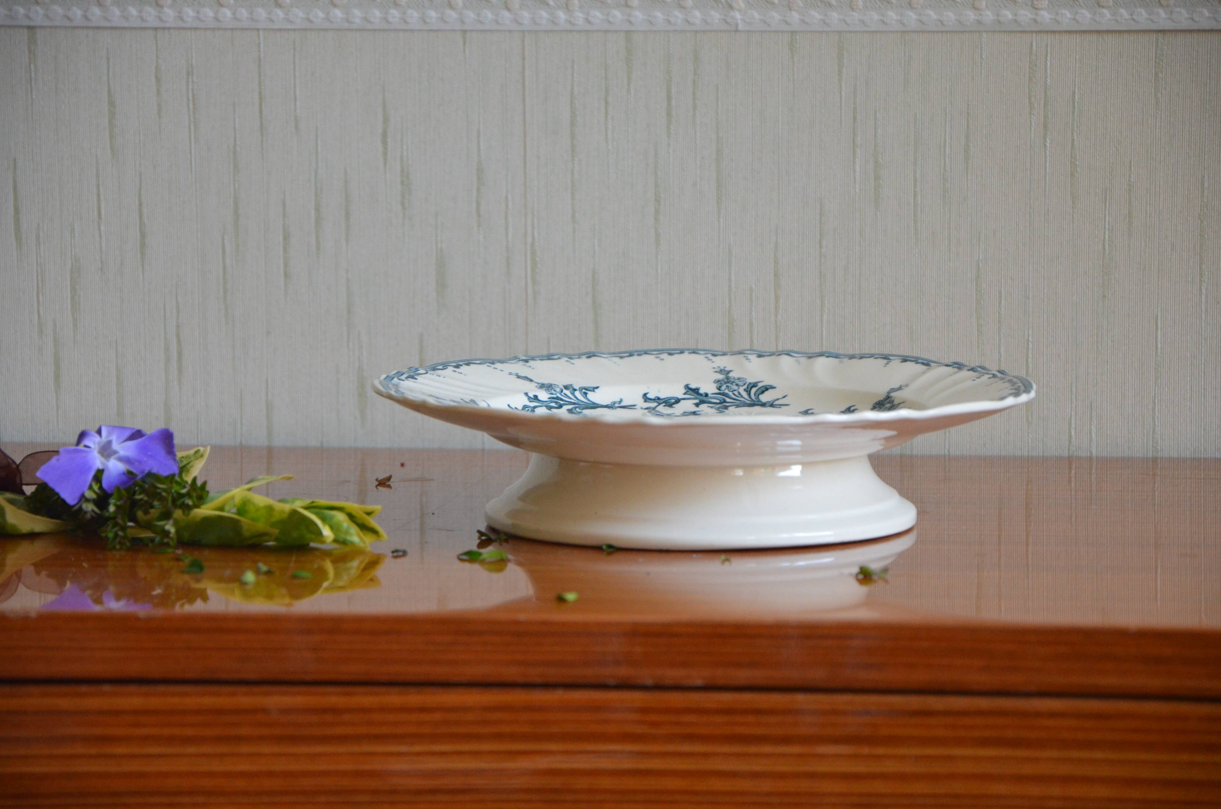 Longwy compote bowl, Chantilly model