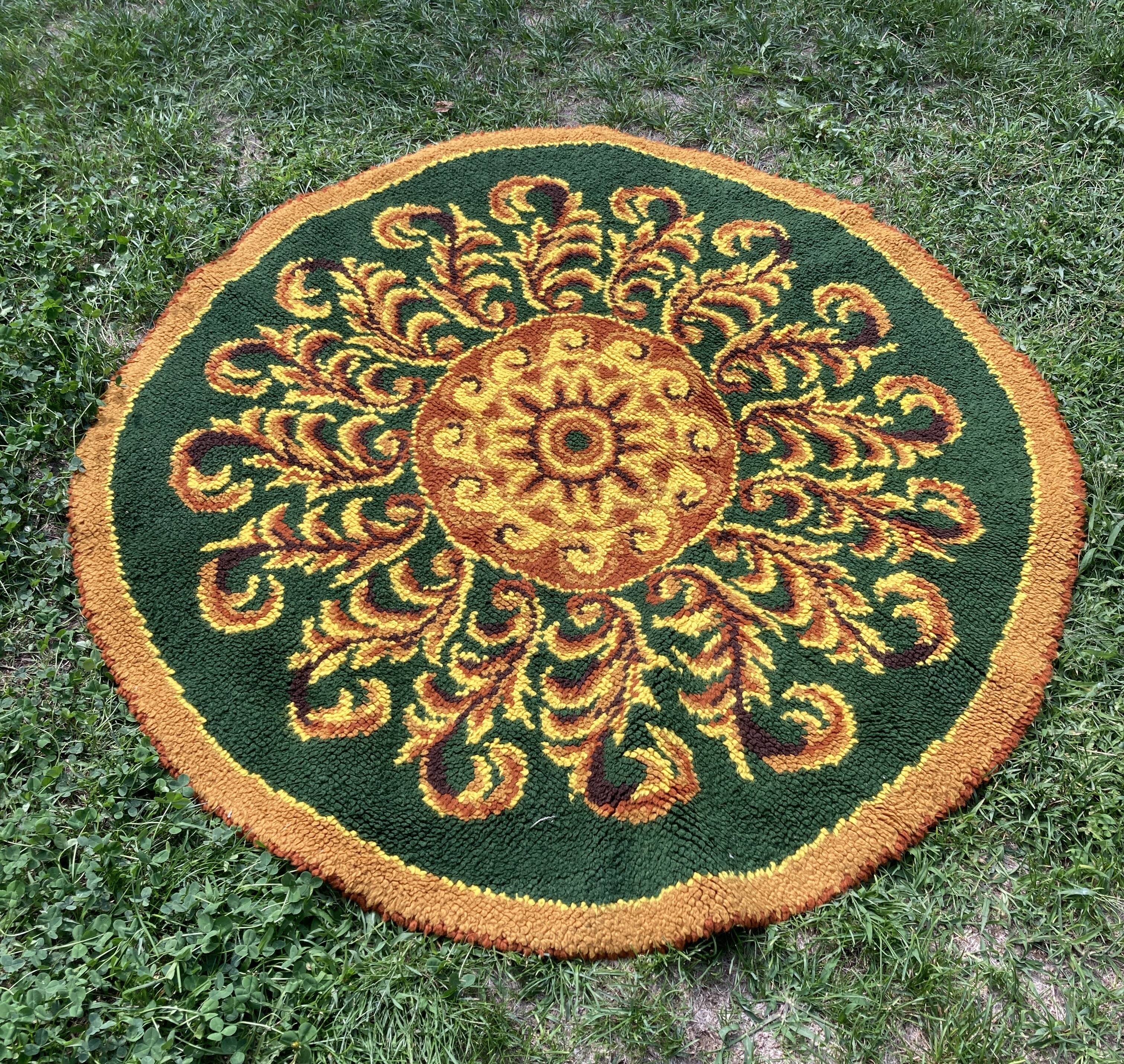 Vintage round wool rug
