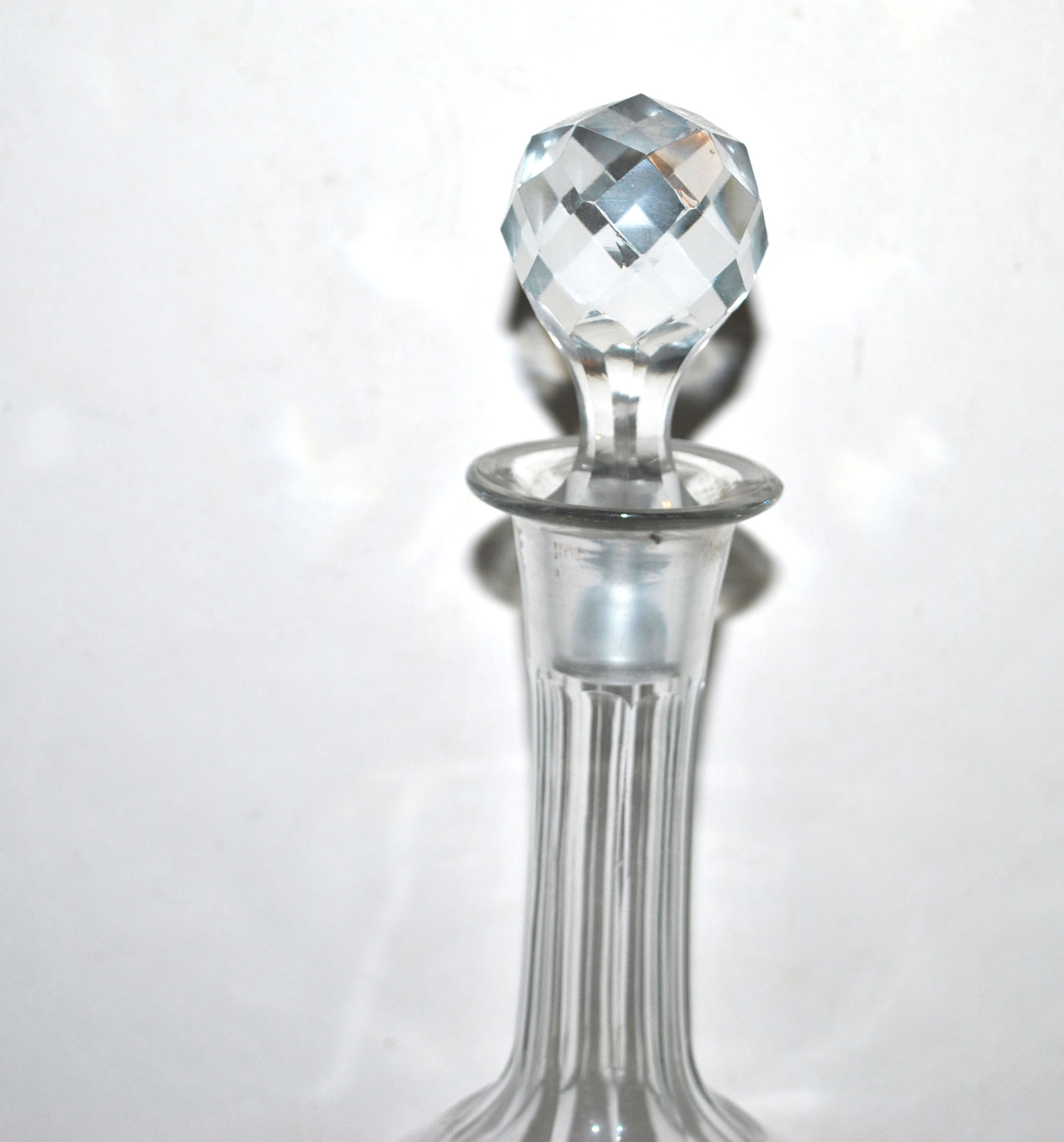 Vintage crystal decanter cut from star bevels and rice grains 1920-1930 bistrot