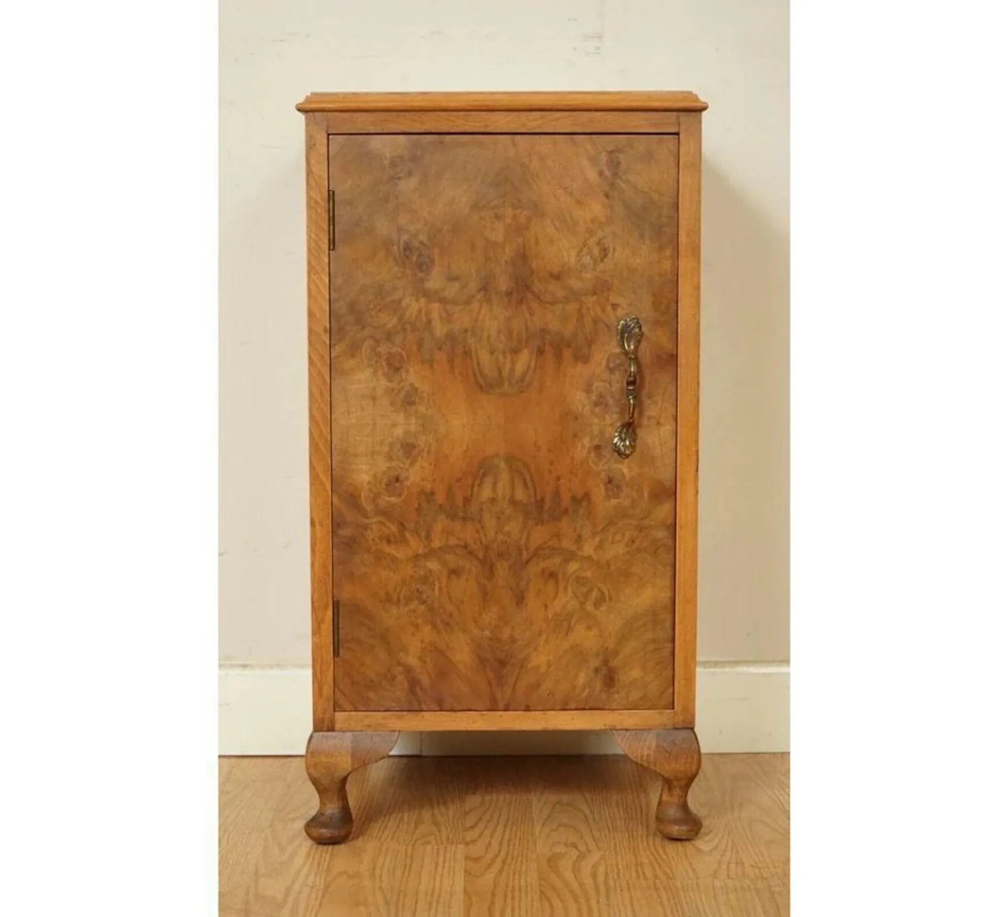 Vintage Art Deco Nightstand in Walnut