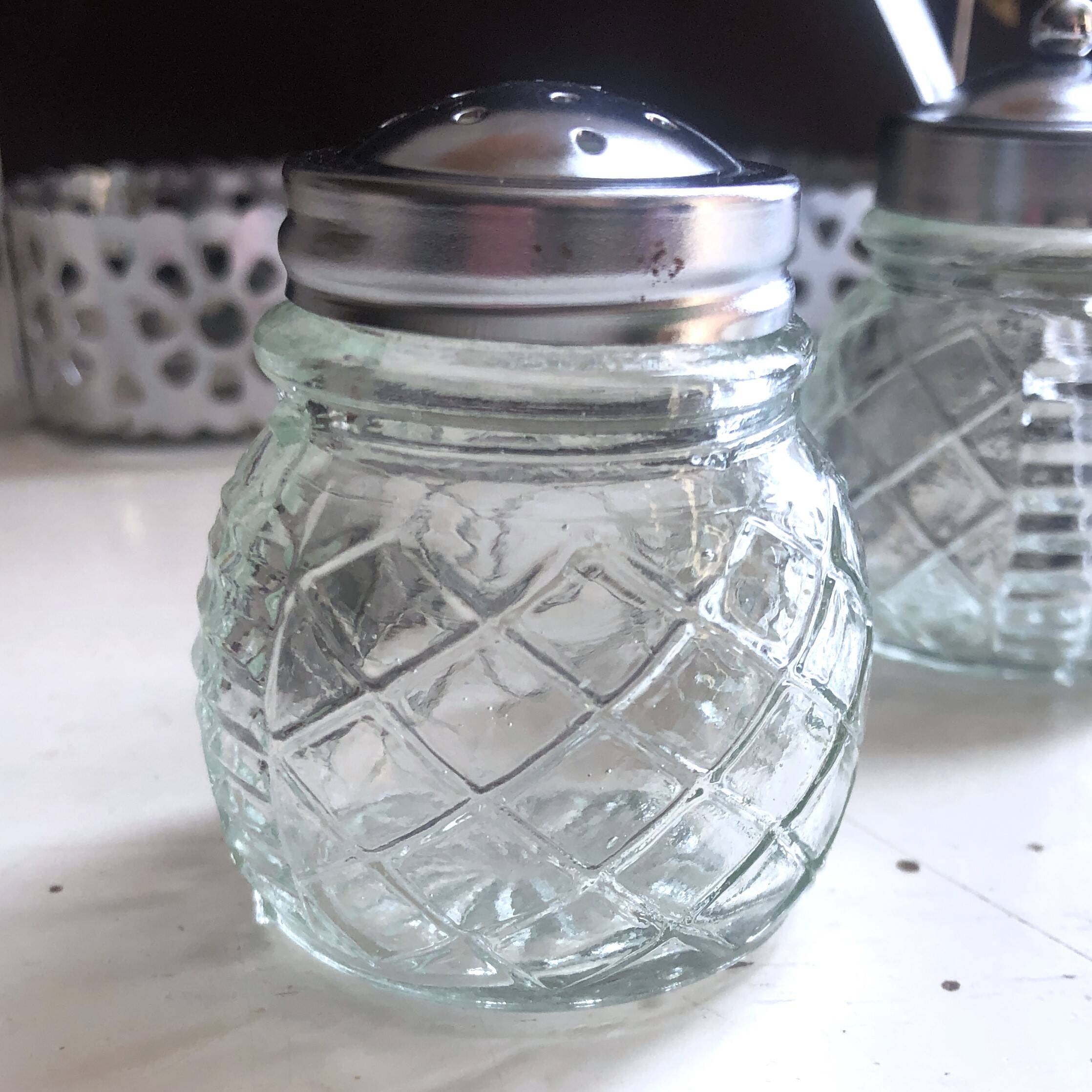 4-piece salt shaker, pepper and mustard set with spoon in stainless steel basket