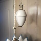Suspension monte et baisse en opaline et porcelaine