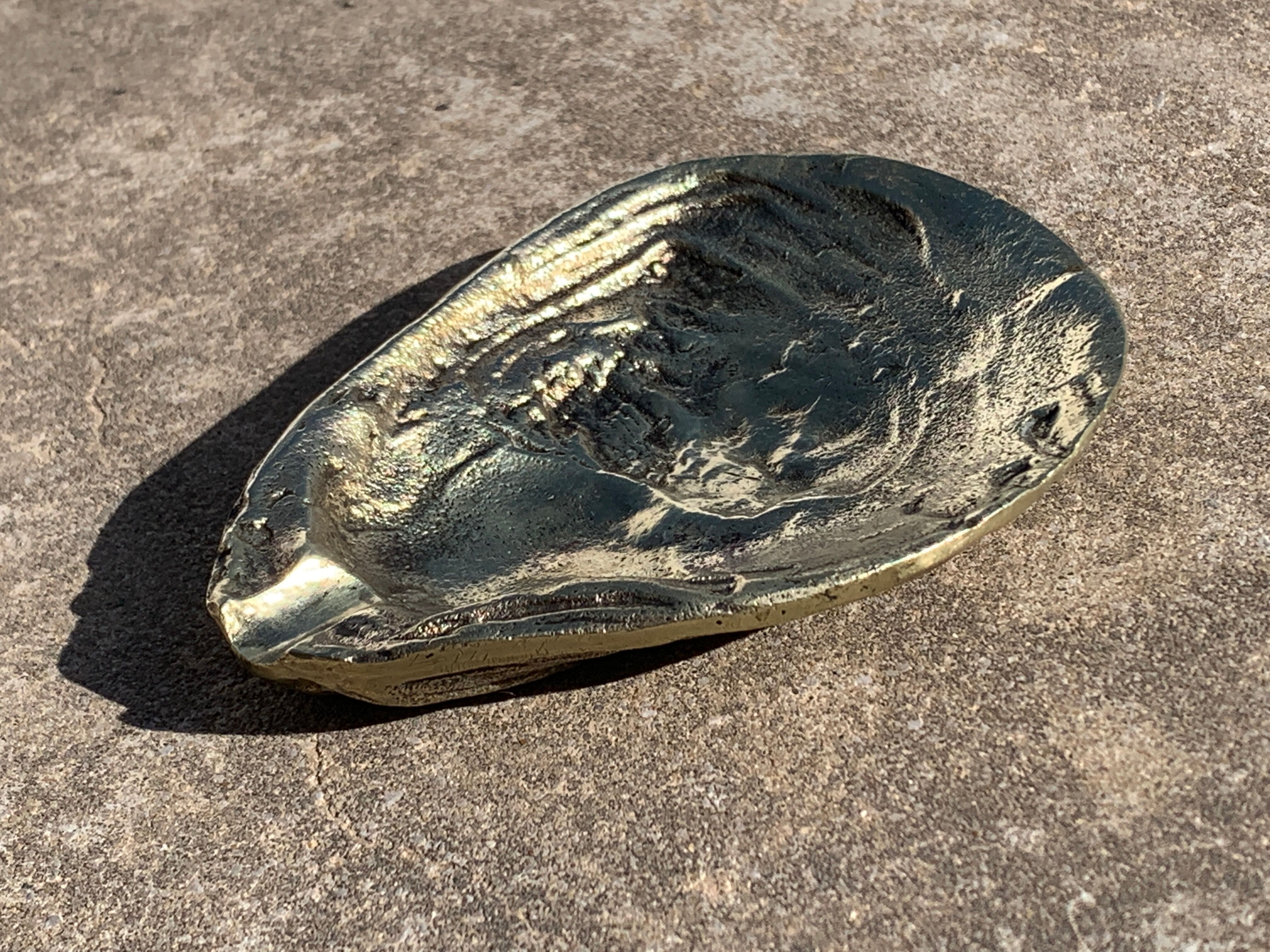 Cendrier en bronze en forme de coquille d'huître