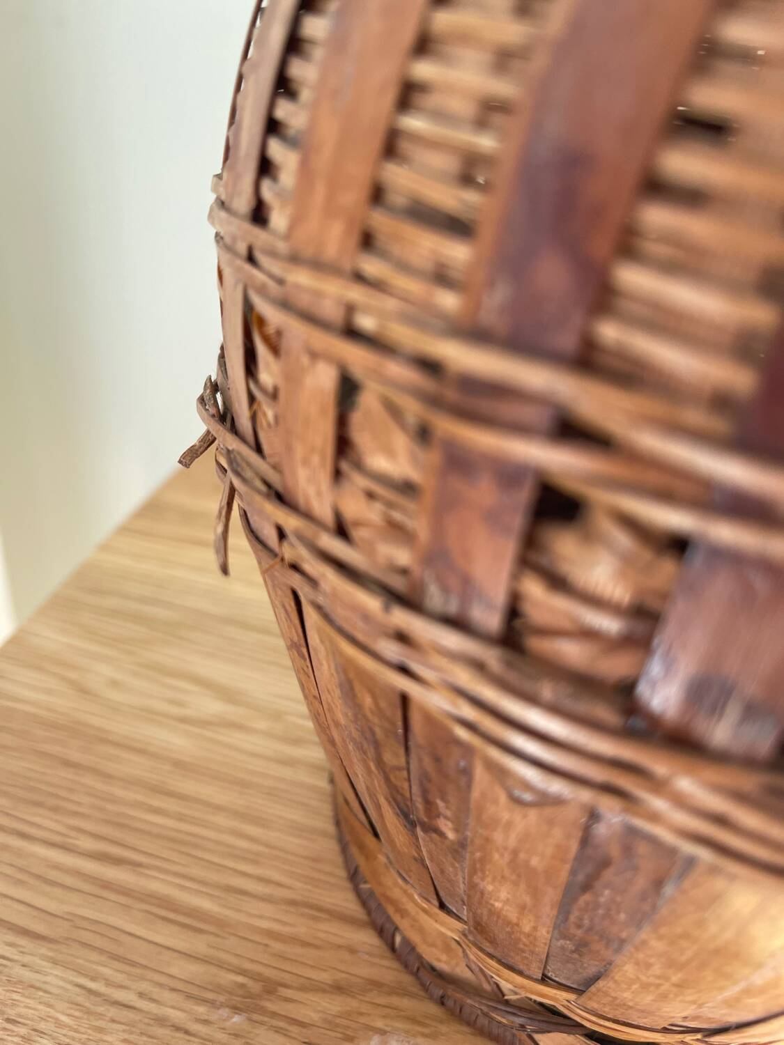 Vase en rotin vintage
