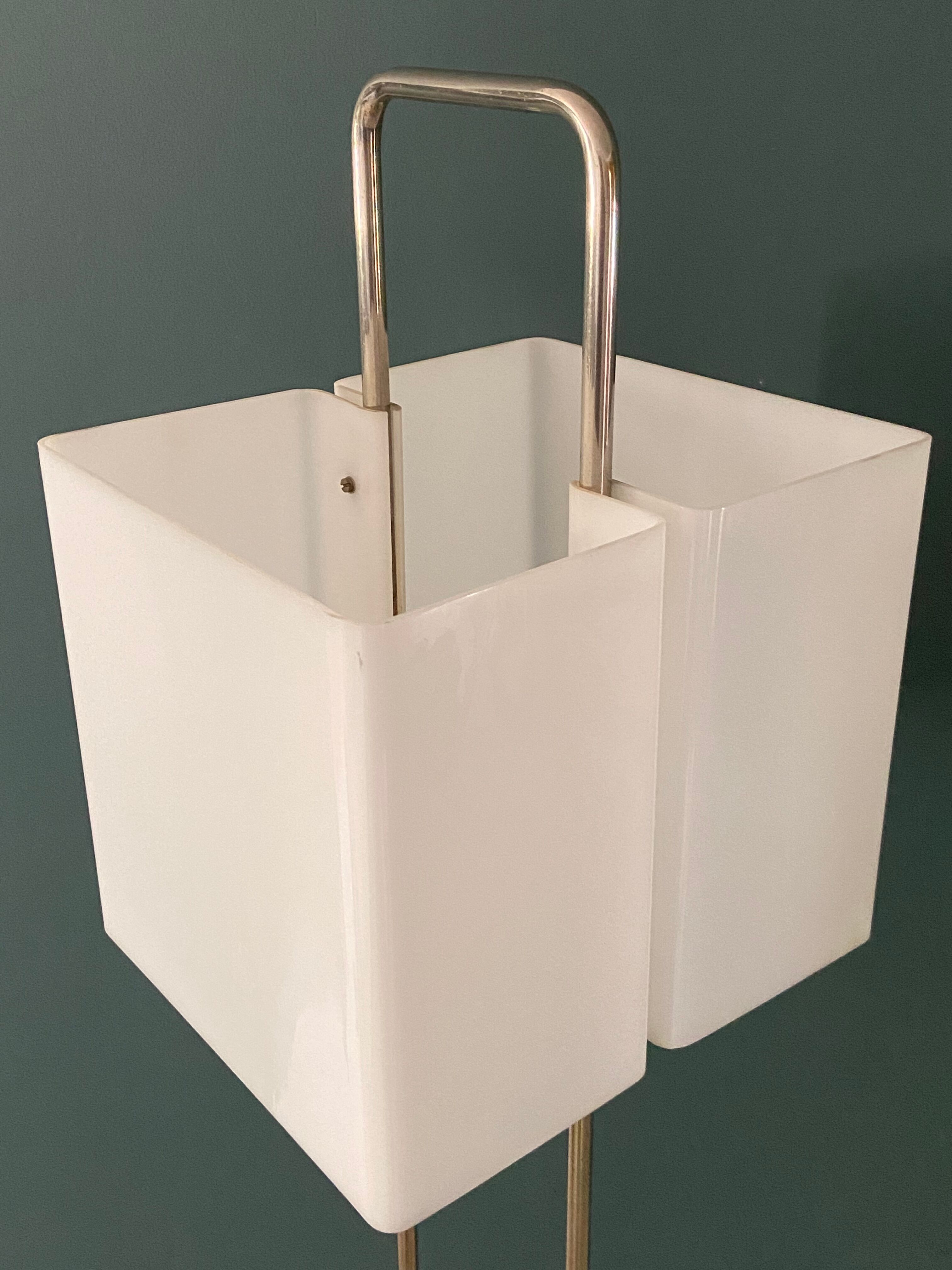 Lampadaire italien chrome et altuglas 1960