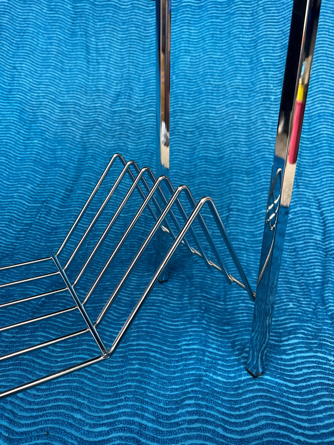 Vintage vinyl record/newspaper storage unit 1960-1970 chrome structure