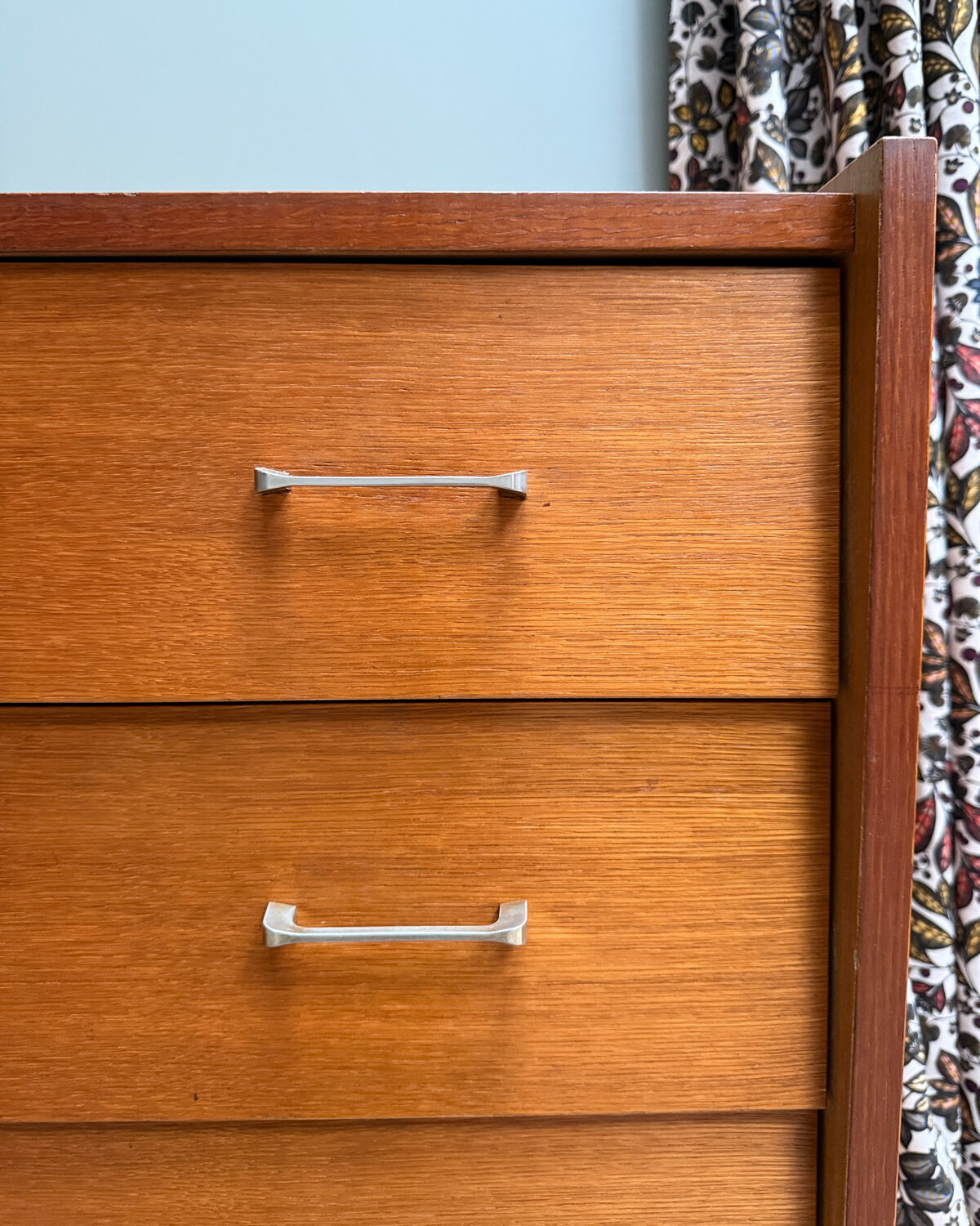 Vintage oak chest of drawers