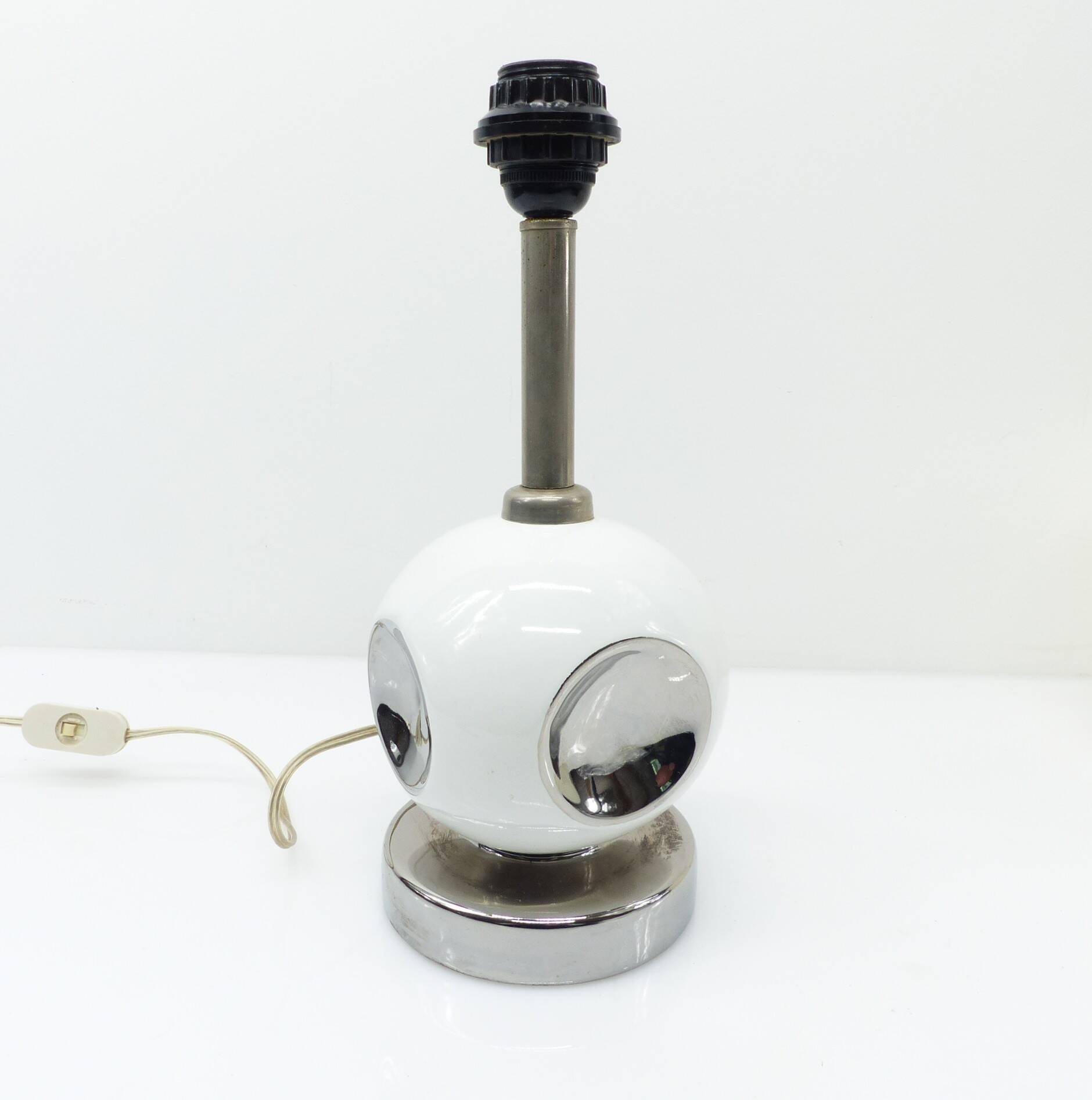Pied de lampe Space Age en céramique blanche et chrome - 1970