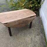 Folding oval coffee table
