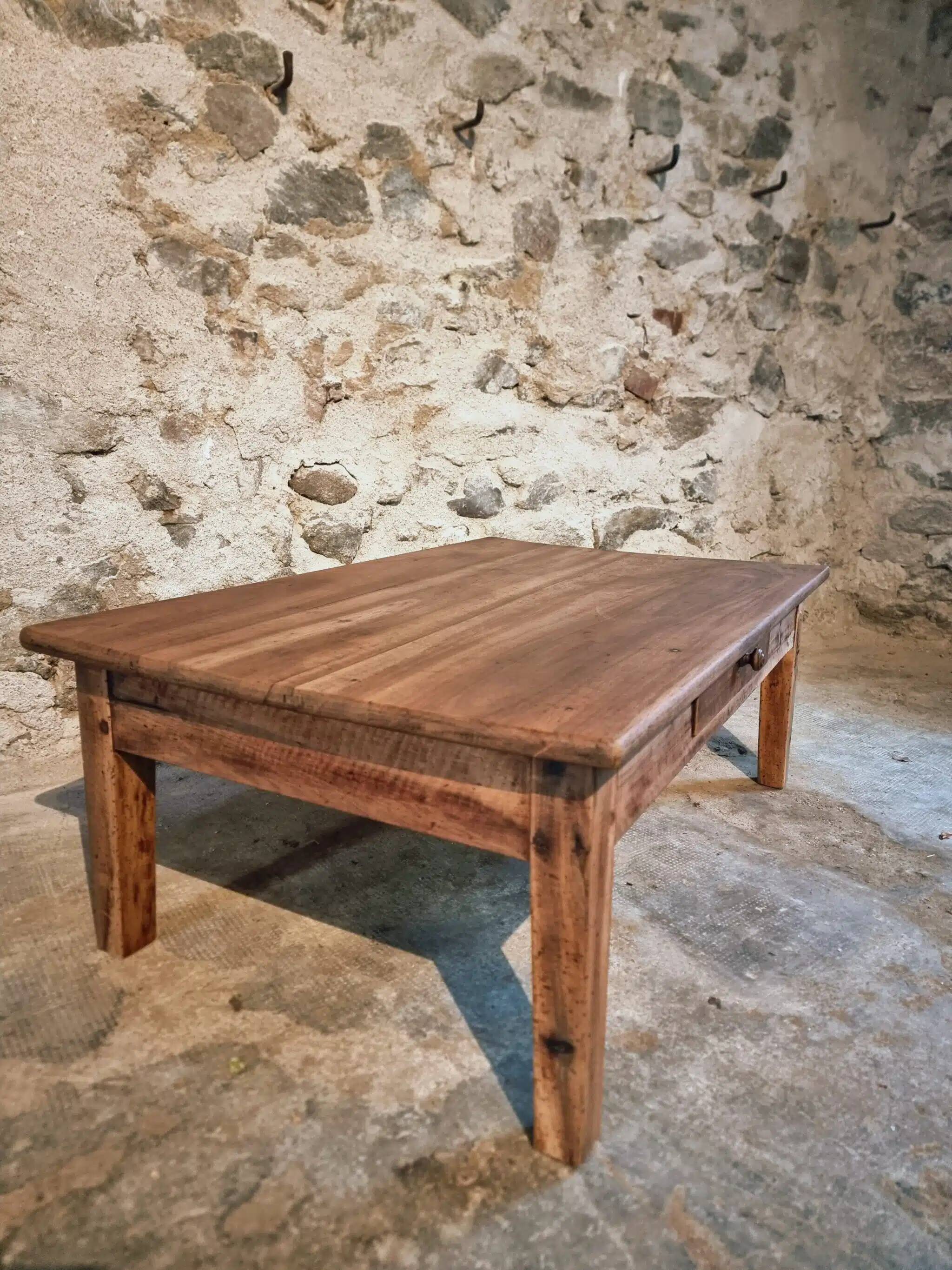 Table basse ancienne française en noyer avec tiroir – XIXe siècle, vers 1850