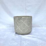 Cache-pot gris décor en relief