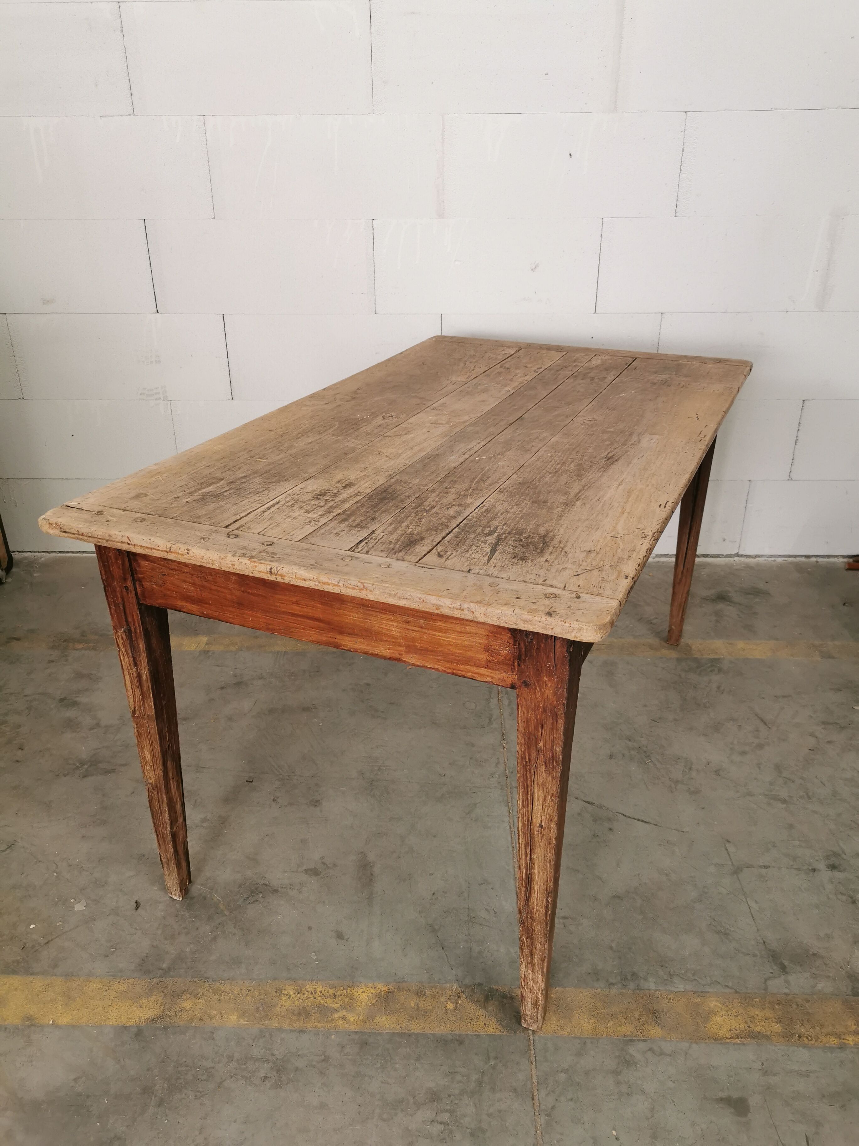 Farm table 4 to 6 people