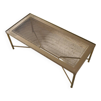 Table basse en métal doré et verre