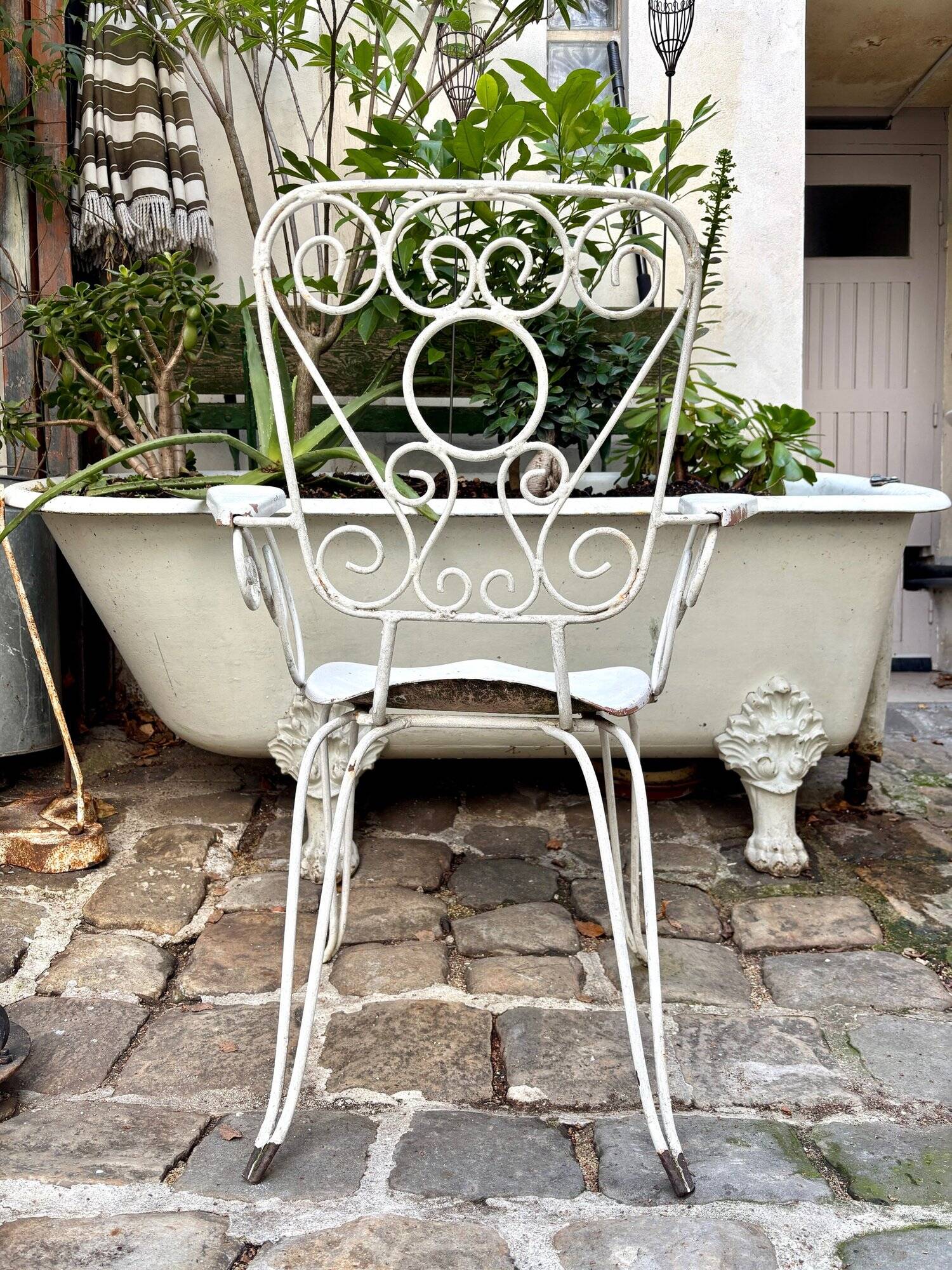 White cast iron garden chair no. 2