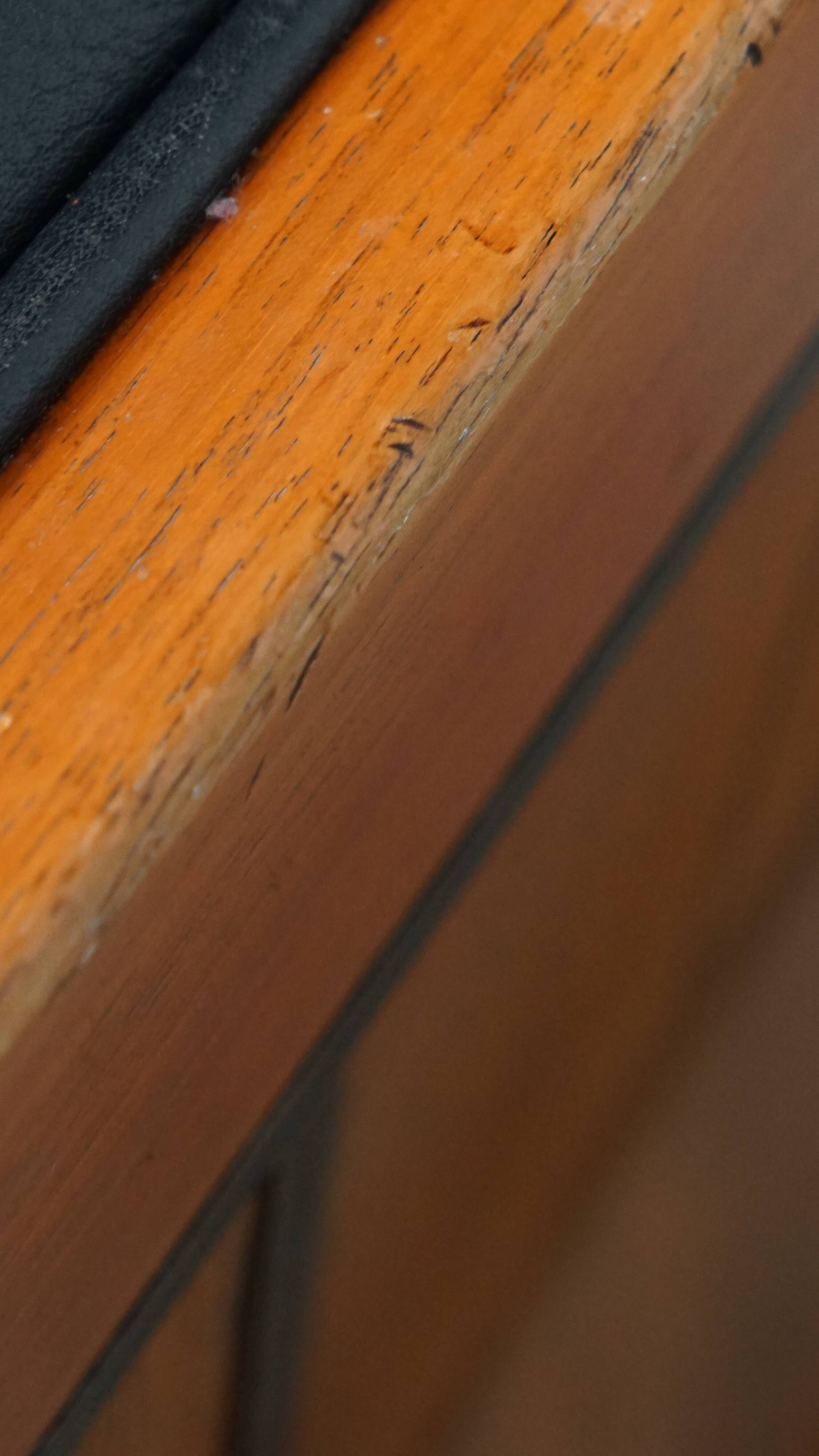 Art Deco 2.5-Seater Leather Sofa