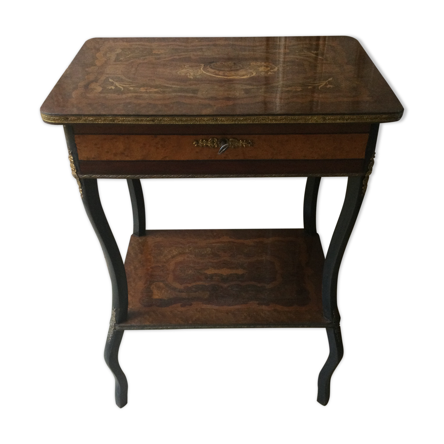 Old inadvertent dressing table