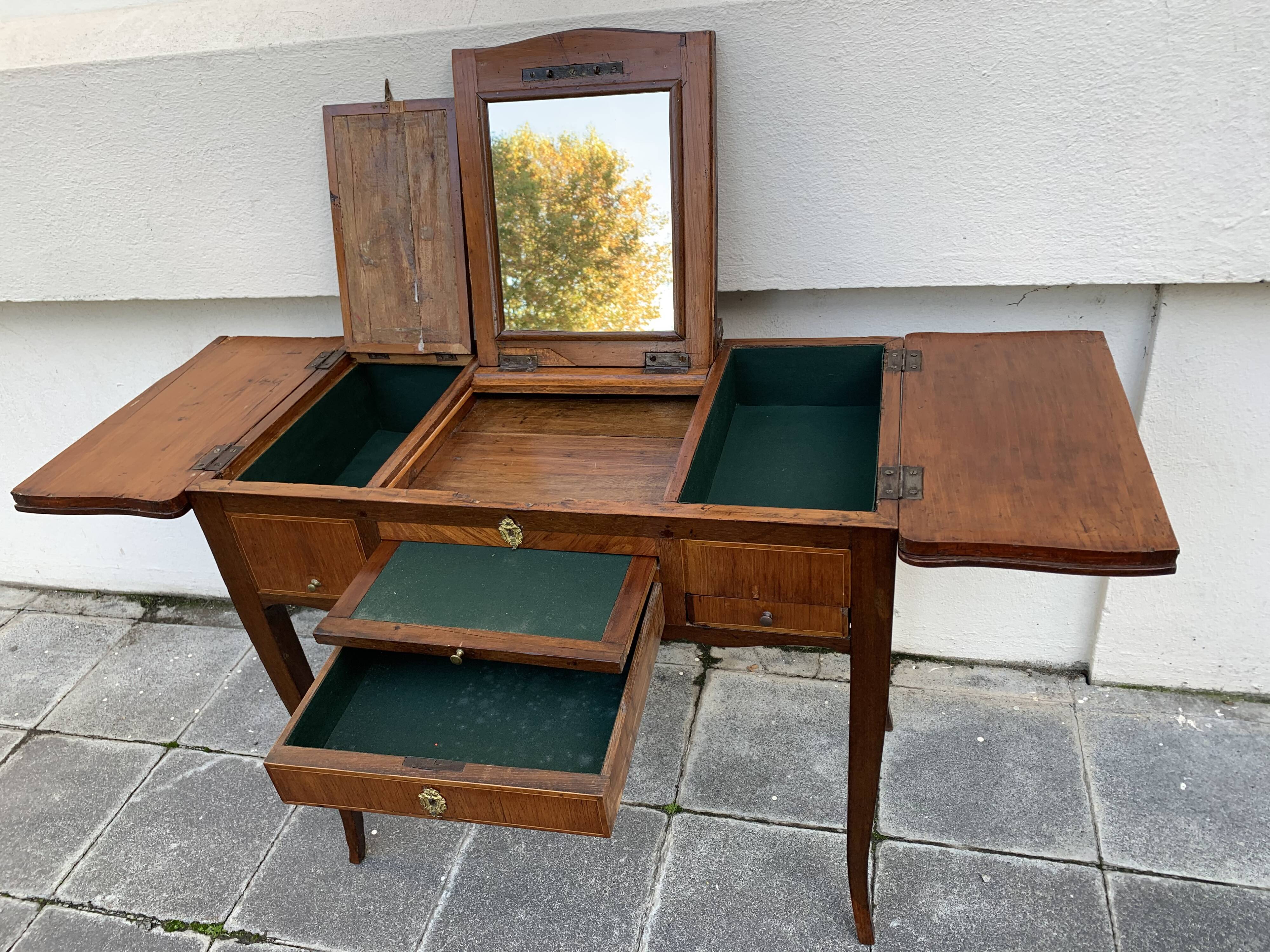 Hairdresser Louis XVI in marquetry and bronze
