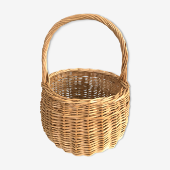 Natural basket with handle