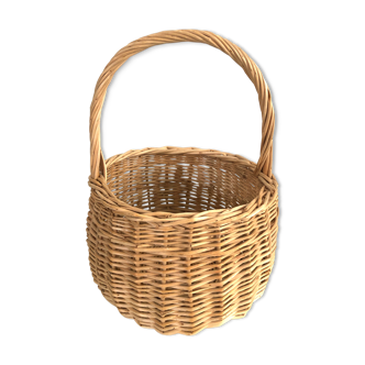 Natural basket with handle