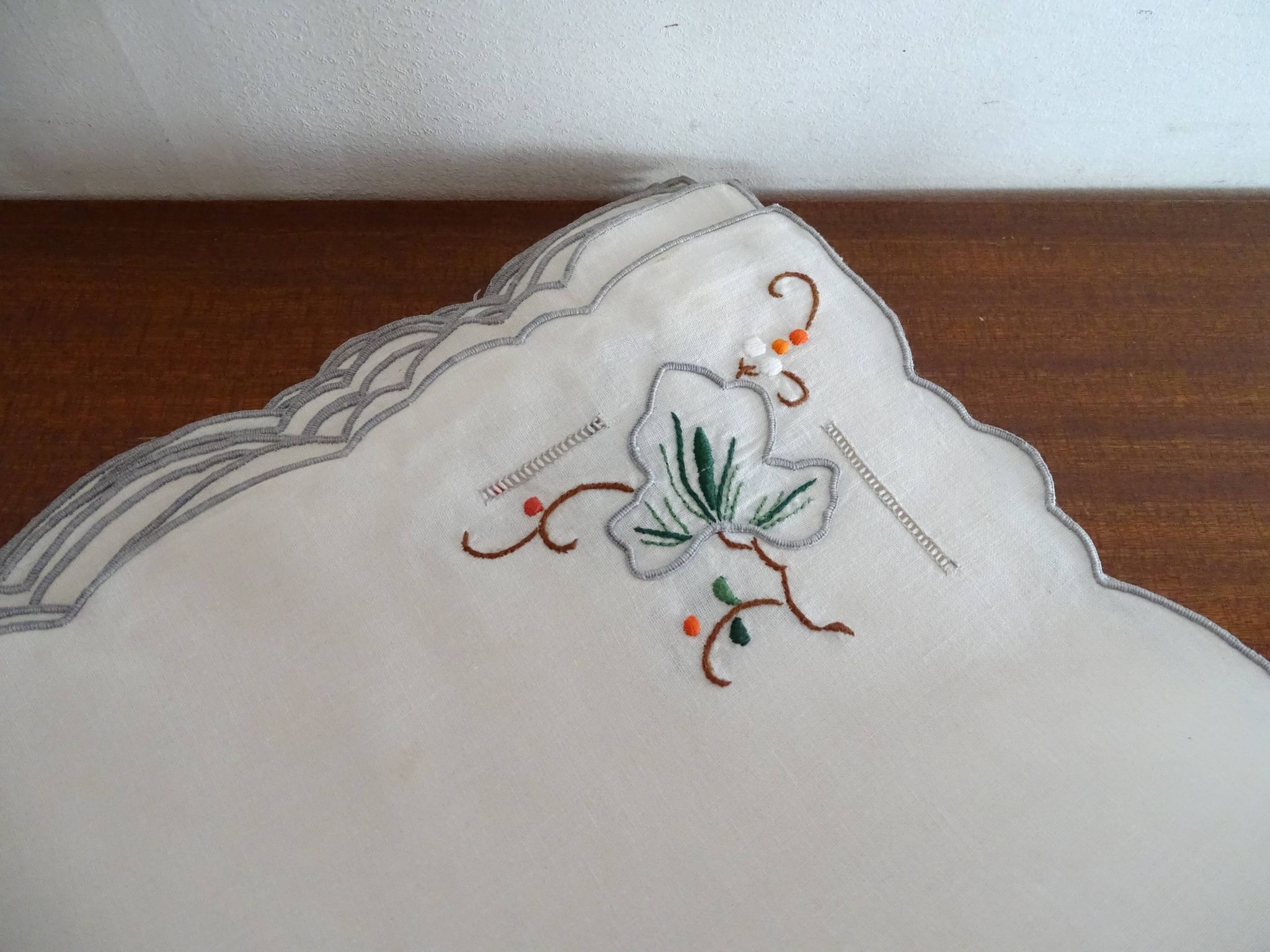 Tablecloth and 12 linen towels embroidery fine colorful flowers 255 x 170 - Old