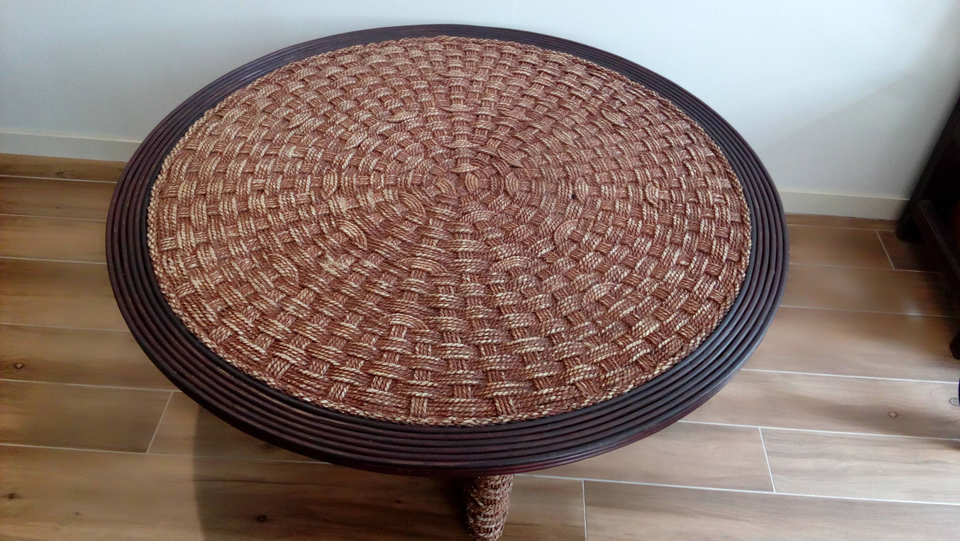 Coffee table in woven rope and rattan