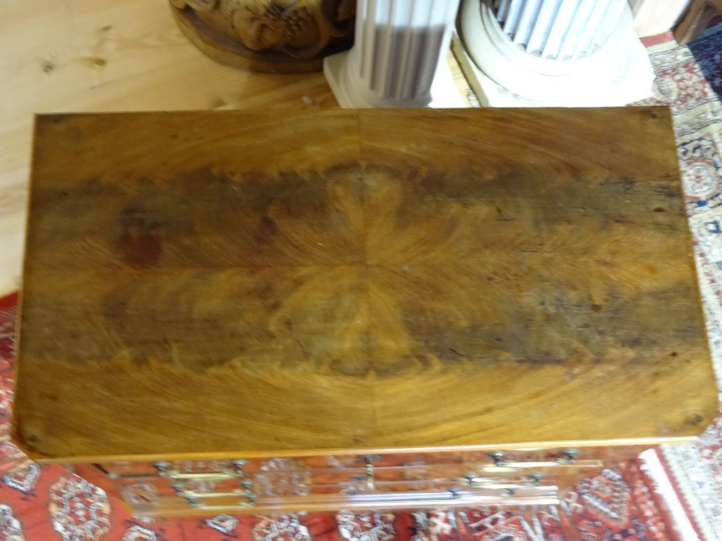 19th century chest of drawers in mahogany veneer, three drawers, 81x80x43 cm