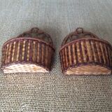 2 baskets to hang on the wall
