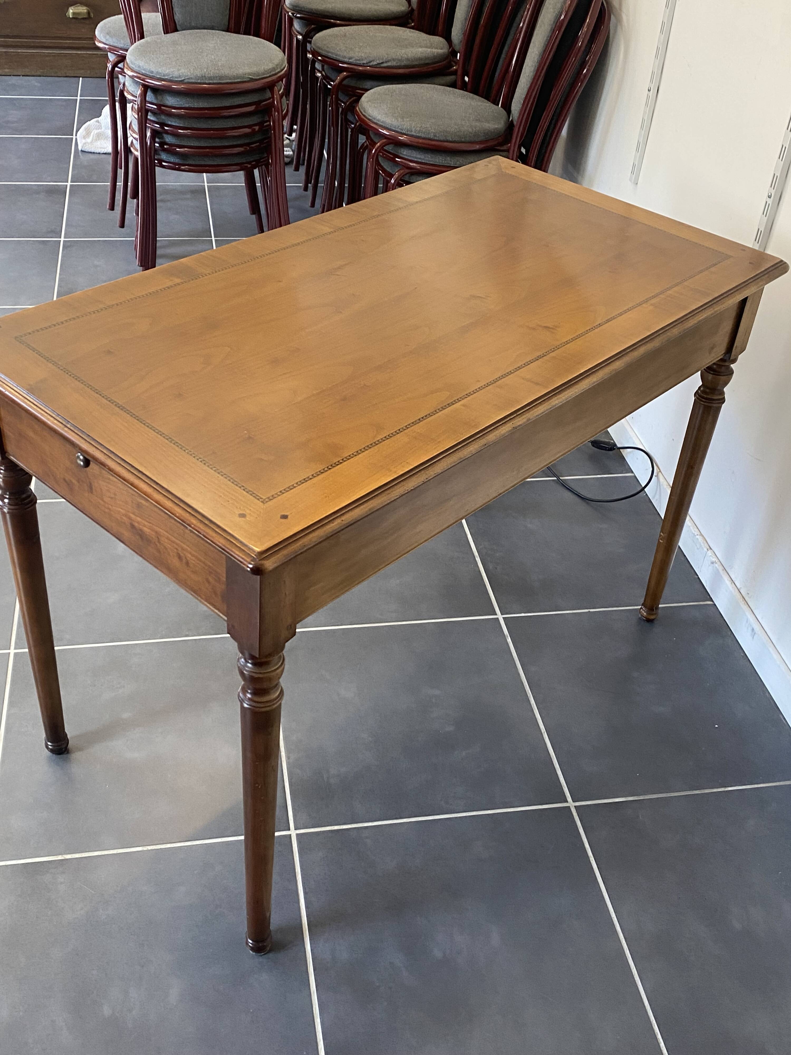 Antique cherry wood desk with marquetry, 2 drawers and 2 shelves, 112x60 h76cm.