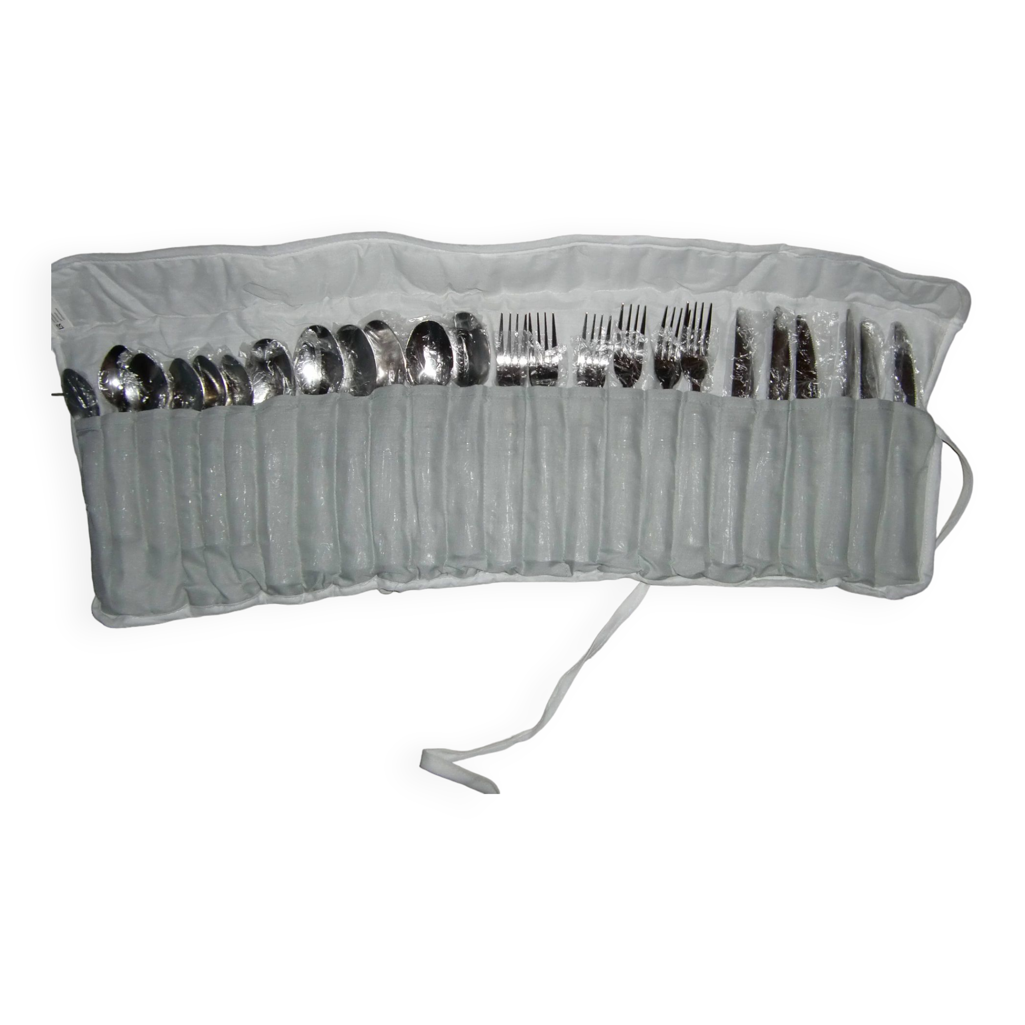 24-piece cutlery set (protective case and fabric storage)