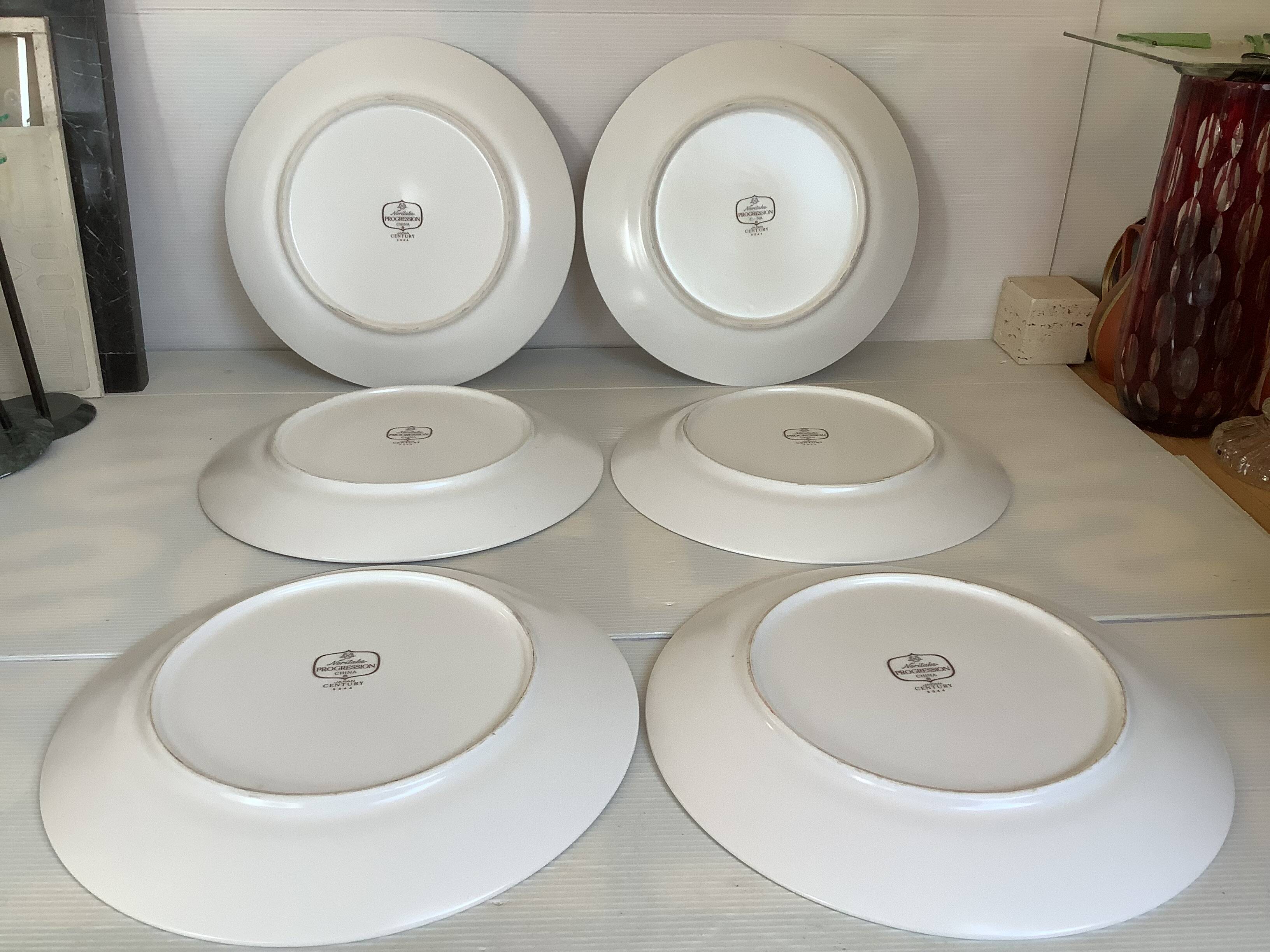 Six large flat plates of Japanese noritake