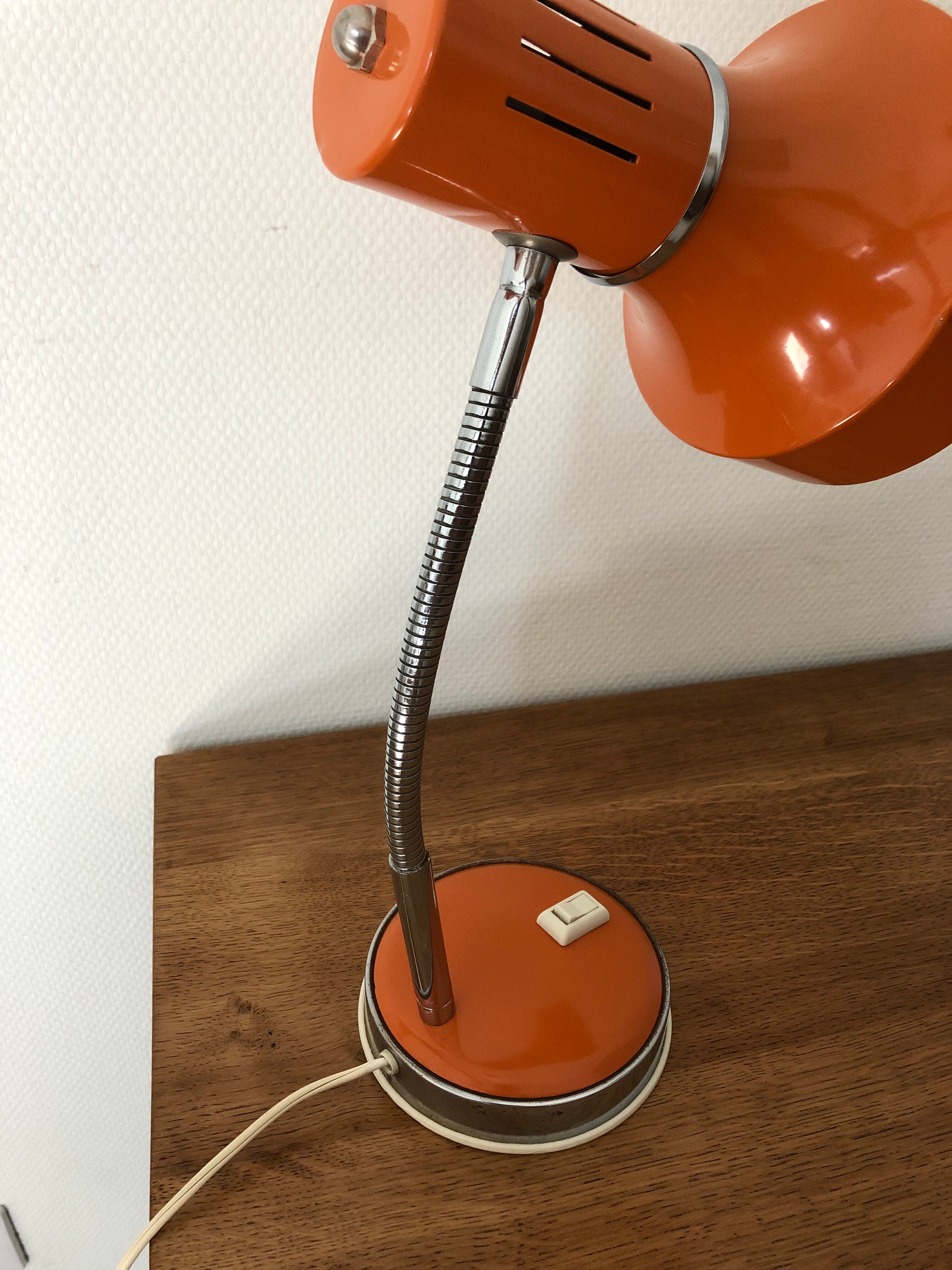 Desk lamp