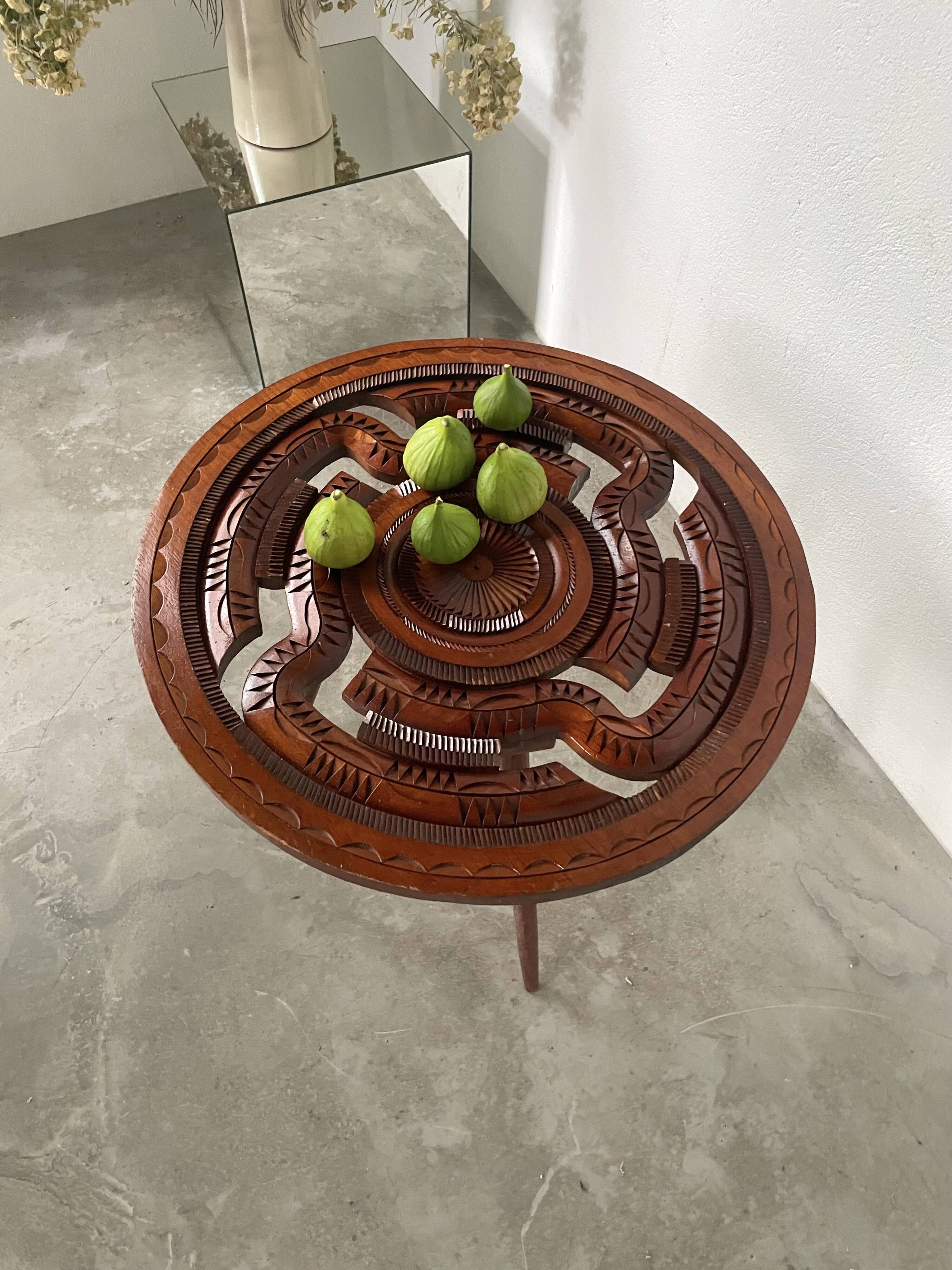 60s tripod coffee table in chiseled wood