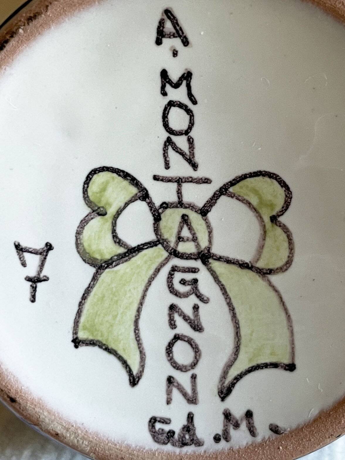 Petit pot / pichet / vase en faïence de Nevers – A. Montagnon