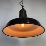Lampe à suspension industrielle en émail gris foncé français, années 1960