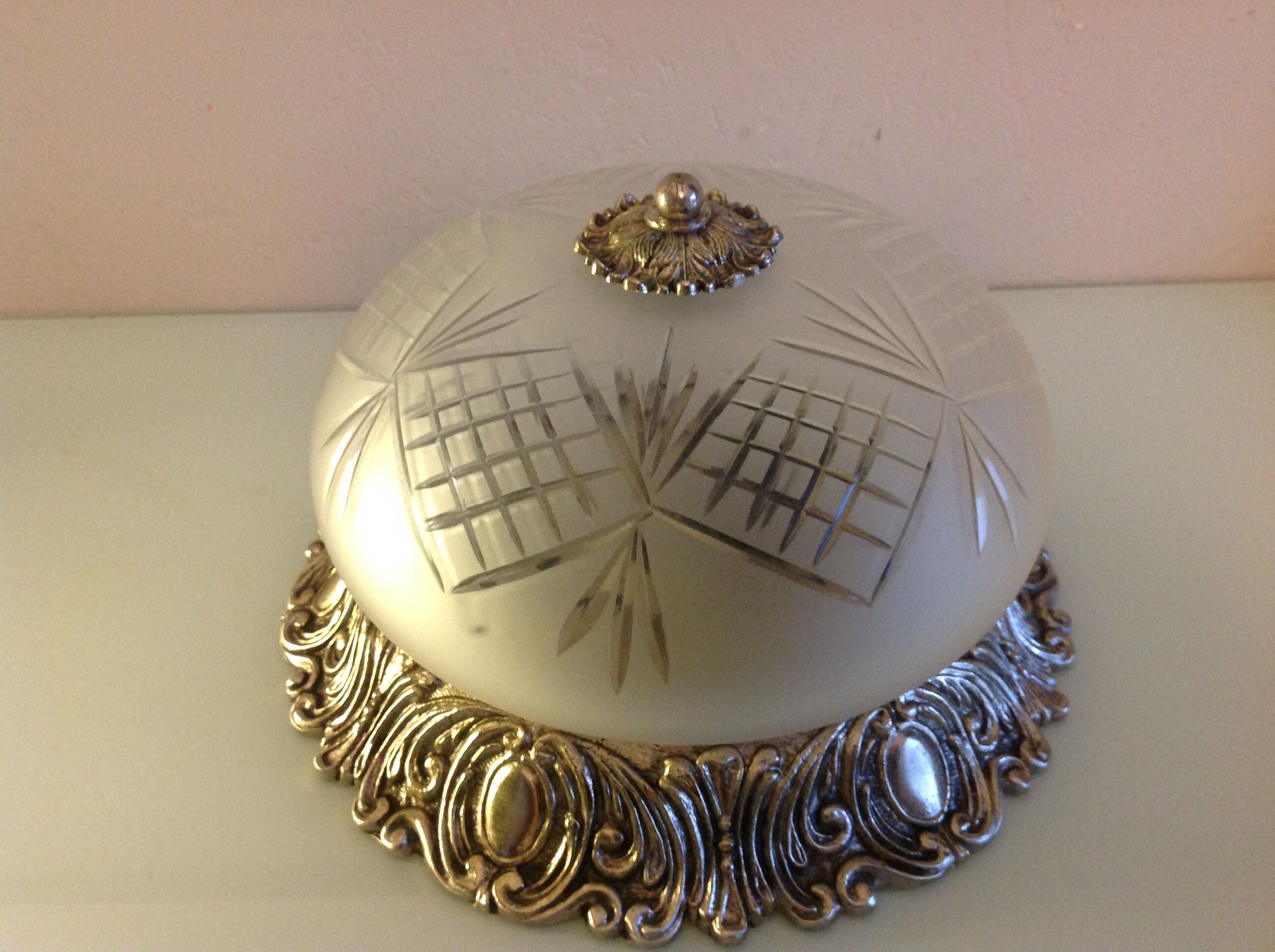 Engraved sandwind glass globe art deco style