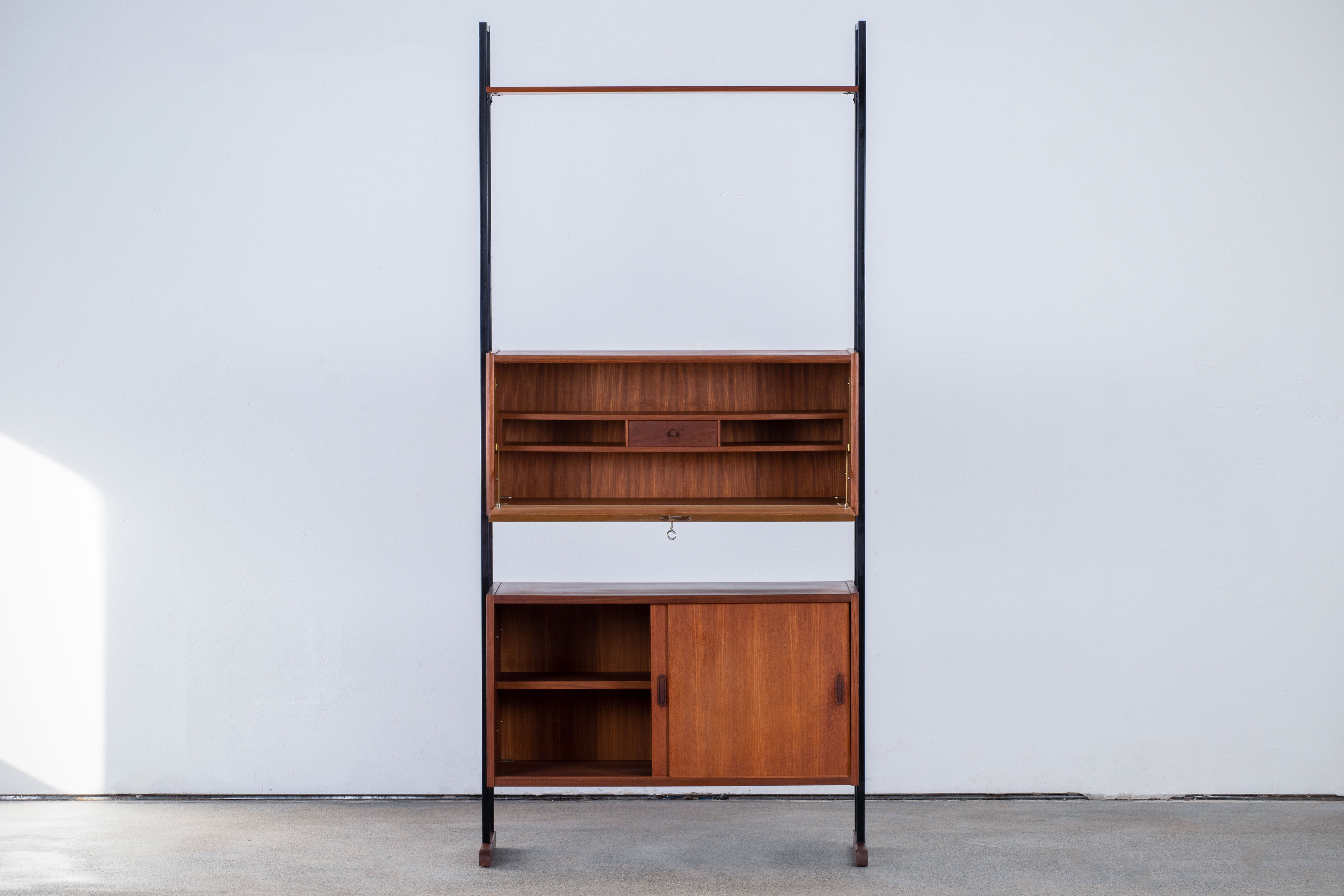 Bibliothèque scandinave vintage